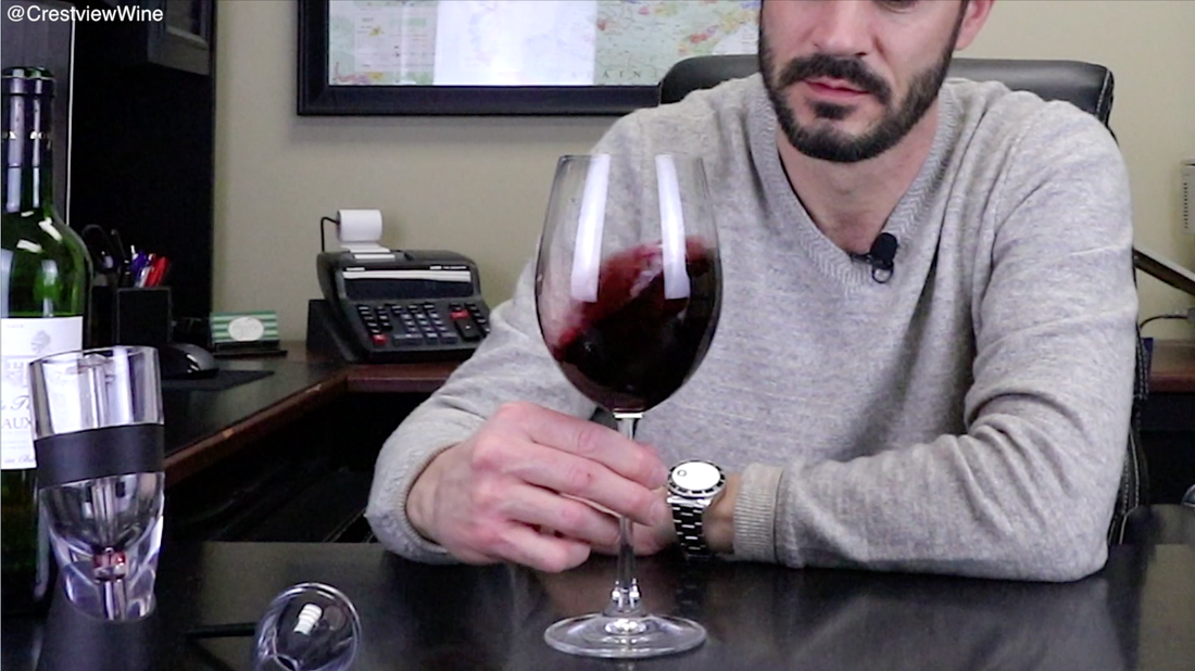 Using a wine glass to aerate wine